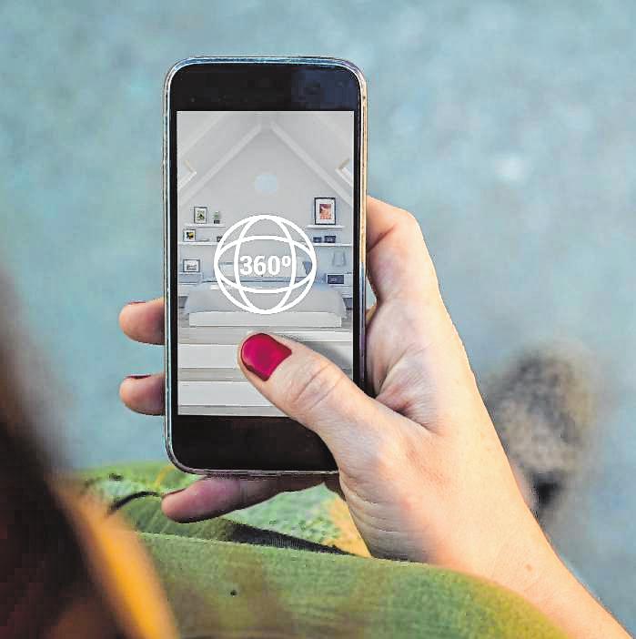 Die virtuellen Rundgänge können auch auf dem Smartphone unternommen werden. BILD: STOCK.ADOBE.COM - GEORGEJMCLITTLE Die virtuellen Rundgänge können auch auf dem Smartphone unternommen werden. BILD: STOCK.ADOBE.COM - GEORGEJMCLITTLE