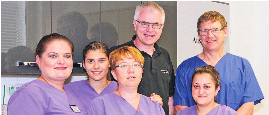 Sie versorgen die Patienten medizinisch im Ärztehaus in der Nansenstraße in Marktredwitz und auch in Wunsiedel: Dr. Thomas Beer und Dr. Bernd Lowies (von links) mit ihrem Team. Fotos: PR Sie versorgen die Patienten medizinisch im Ärztehaus in der Nansenstraße in Marktredwitz und auch in Wunsiedel: Dr. Thomas Beer und Dr. Bernd Lowies (von links) mit ihrem Team. Fotos: PR