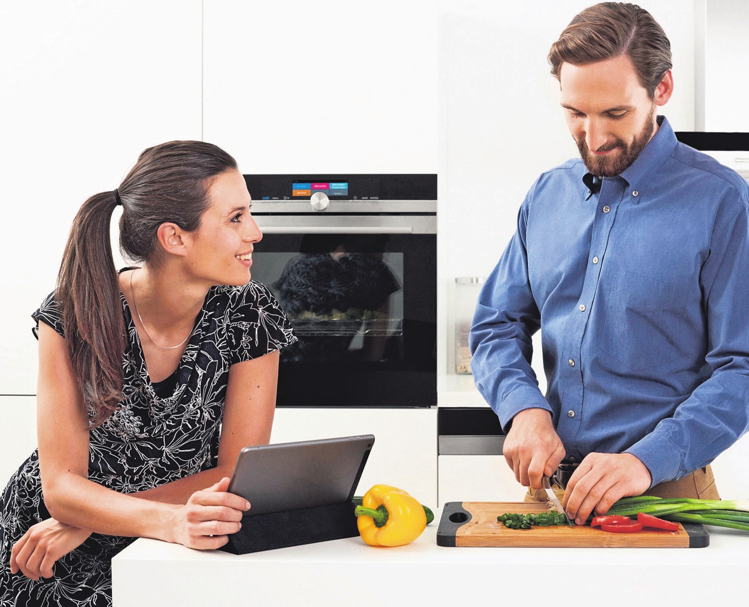 App, Tablet und vernetzte Hausgeräte eröffnen neue Dimensionen bei den Arbeiten rund ums Kochen. Fotos: AMK