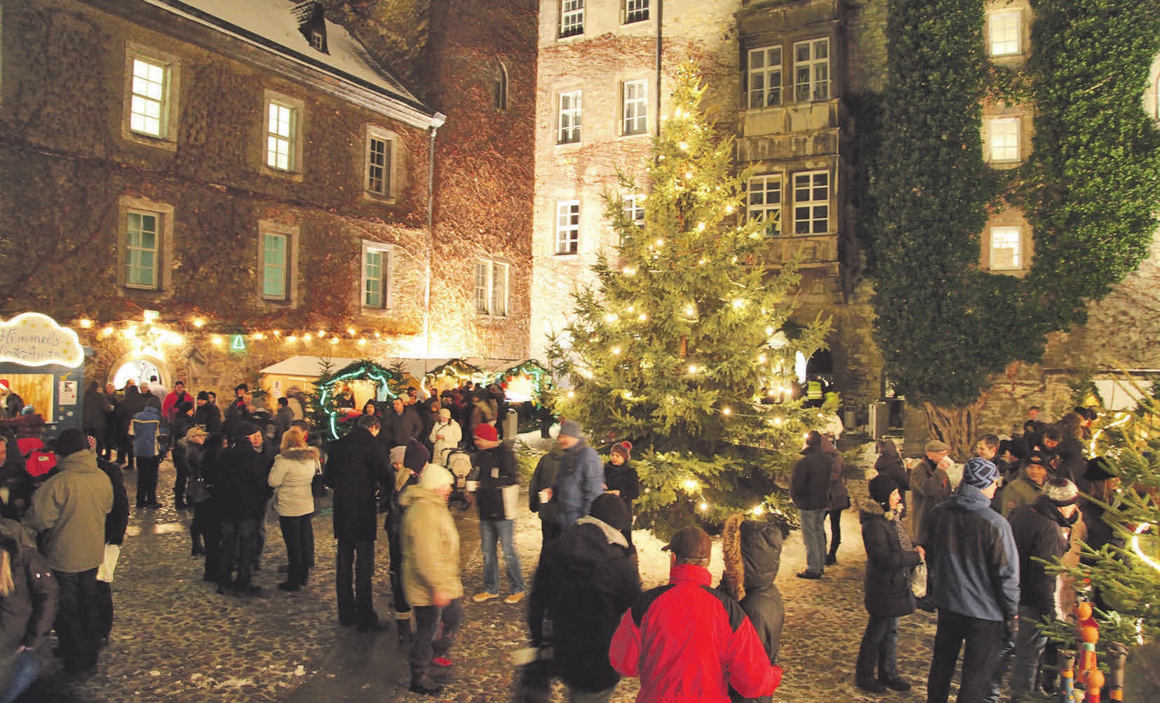 Vor der malerischen Kulisse des alten Schlossen könnten die Besucher stöbern, staunen und genießen. Photowerk Vor der malerischen Kulisse des alten Schlossen könnten die Besucher stöbern, staunen und genießen. Photowerk