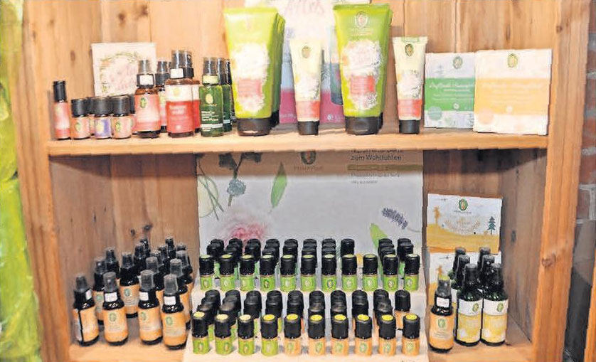 Primavera gehört zu den Kosmetikprodukten, die im Speicher angeboten werden. Primavera gehört zu den Kosmetikprodukten, die im Speicher angeboten werden.