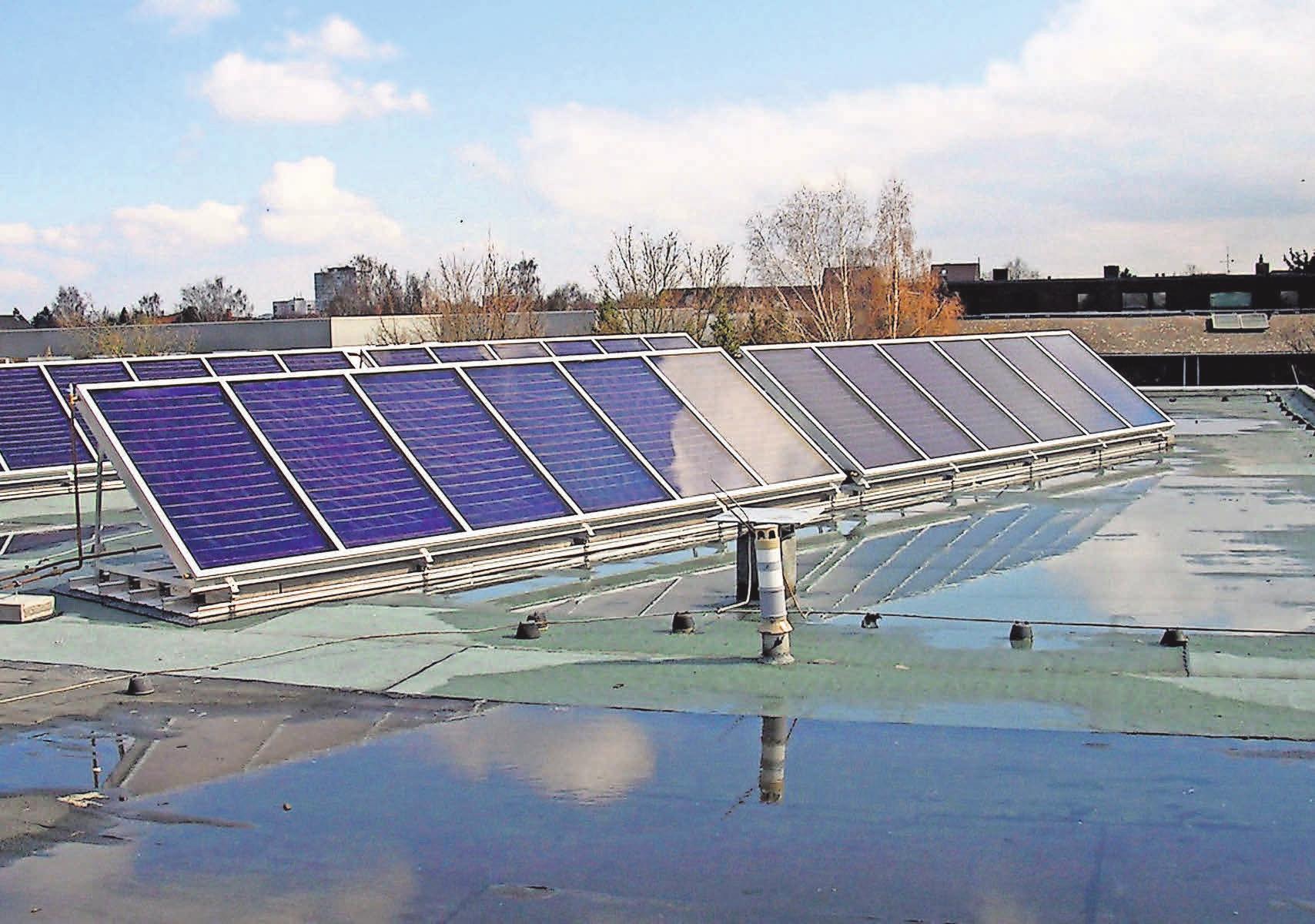 Solaranlagen sind ein zukunftsträchtiges Thema, mit dem sich das Team der Ernst Martin & Co. GmbH beschäftigt. Solaranlagen sind ein zukunftsträchtiges Thema, mit dem sich das Team der Ernst Martin & Co. GmbH beschäftigt.