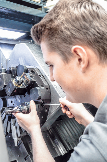 Die meisten Azubis werden im Bereich Zerspanungsmechanik ausgebildet FOTO: AESCULAP Die meisten Azubis werden im Bereich Zerspanungsmechanik ausgebildet FOTO: AESCULAP