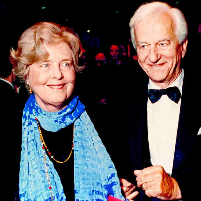 1998 Von 1984 bis 1994 hatte Richard von Weizsäcker das Amt des Bundespräsidenten inne. Seine Ehefrau Marianne engagierte sich bereits ab 1988 als Kuratoriumsmitglied der AIDS-Stiftung im Kampf gegen die Krankheit. KRANICHPHOTO 1998 Von 1984 bis 1994 hatte Richard von Weizsäcker das Amt des Bundespräsidenten inne. Seine Ehefrau Marianne engagierte sich bereits ab 1988 als Kuratoriumsmitglied der AIDS-Stiftung im Kampf gegen die Krankheit. KRANICHPHOTO
