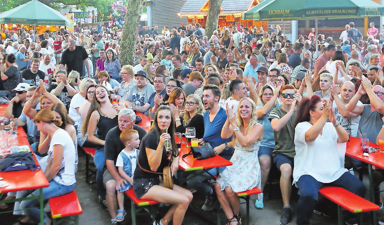Großes Programm mit Umzug und Fischerfest-Weckruf Großes Programm mit Umzug und Fischerfest-Weckruf