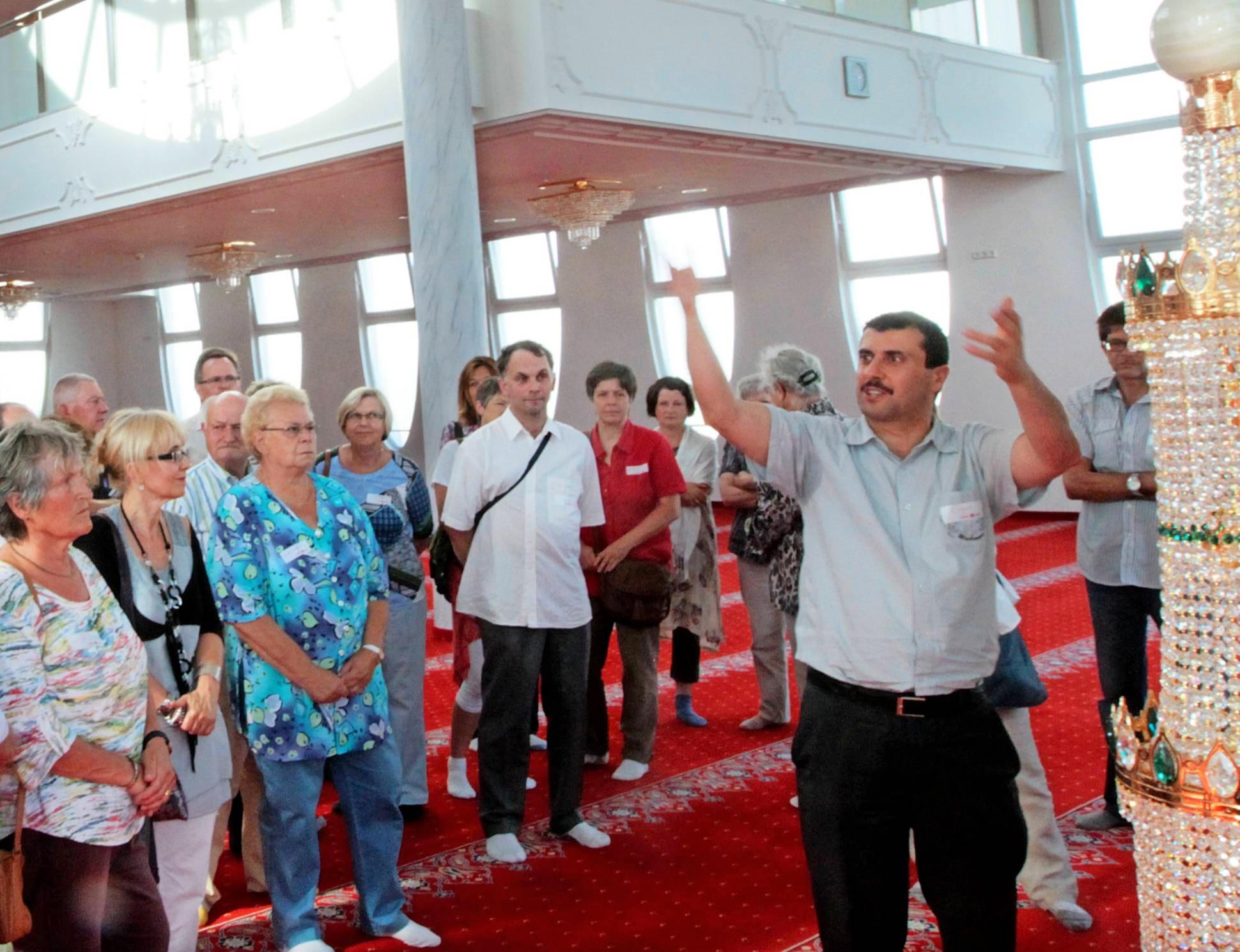 Die Interkulturelle Woche endet am 3. Oktober traditionell mit dem Tag der offenen Moschee. Führungen gibt es jeweils um 11, 13, 15 und 17 Uhr. Foto: Archiv/Sawatzki Die Interkulturelle Woche endet am 3. Oktober traditionell mit dem Tag der offenen Moschee. Führungen gibt es jeweils um 11, 13, 15 und 17 Uhr. Foto: Archiv/Sawatzki
