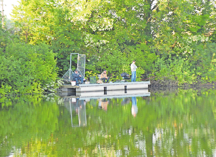Lieben die Ruhe und die Natur: Angler des ASV Neuhofen beim Anfischen Ende Mai. FOTO: NEUMANN Lieben die Ruhe und die Natur: Angler des ASV Neuhofen beim Anfischen Ende Mai. FOTO: NEUMANN