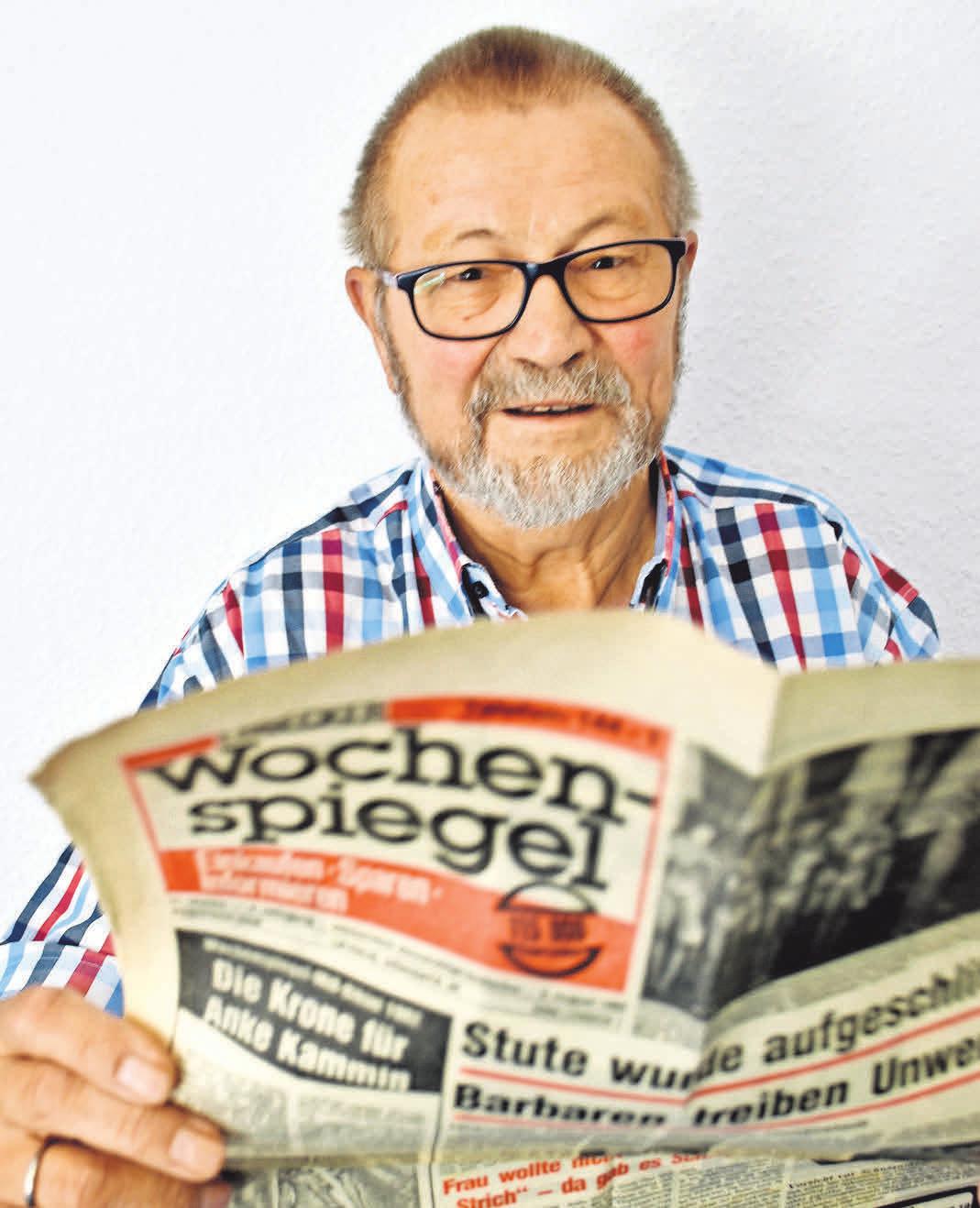 Ohne Terminkalender geht es auch heute nicht: Der frühere Wochenspiegel-Objektleiter Alfred Welack engagiert sich im Ruhestand unter anderem im Herzsport und in der ehrenamtlichen Flüchtlingshilfe in seiner Wahlheimat Eutin. Die alten Zeitungen aus den Anfangsjahren des Wochenspiegel hat er sorgsam archiviert. Foto: Graap Ohne Terminkalender geht es auch heute nicht: Der frühere Wochenspiegel-Objektleiter Alfred Welack engagiert sich im Ruhestand unter anderem im Herzsport und in der ehrenamtlichen Flüchtlingshilfe in seiner Wahlheimat Eutin. Die alten Zeitungen aus den Anfangsjahren des Wochenspiegel hat er sorgsam archiviert. Foto: Graap