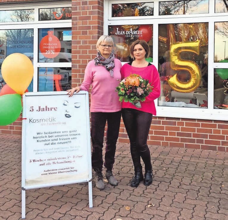 Vor fünf Jahren hat Svetlana Bittner das Institut Kosmetik am Fasanenkrug von Elke Peichmann übernommen und führt es seitdem erfolgreich fort. Vor fünf Jahren hat Svetlana Bittner das Institut Kosmetik am Fasanenkrug von Elke Peichmann übernommen und führt es seitdem erfolgreich fort.