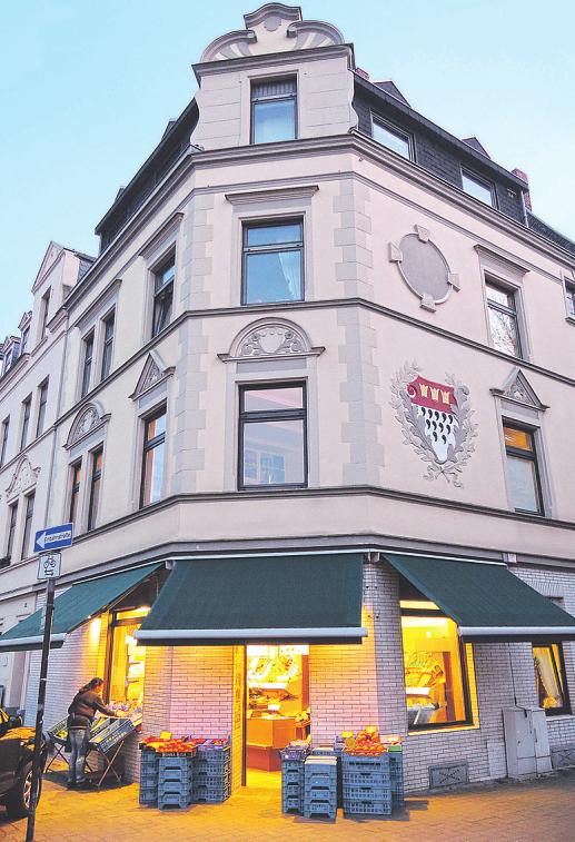 Der Platz ist umsäumt von vielen Gründerzeit-Bauten Bild: Burger Der Platz ist umsäumt von vielen Gründerzeit-Bauten Bild: Burger