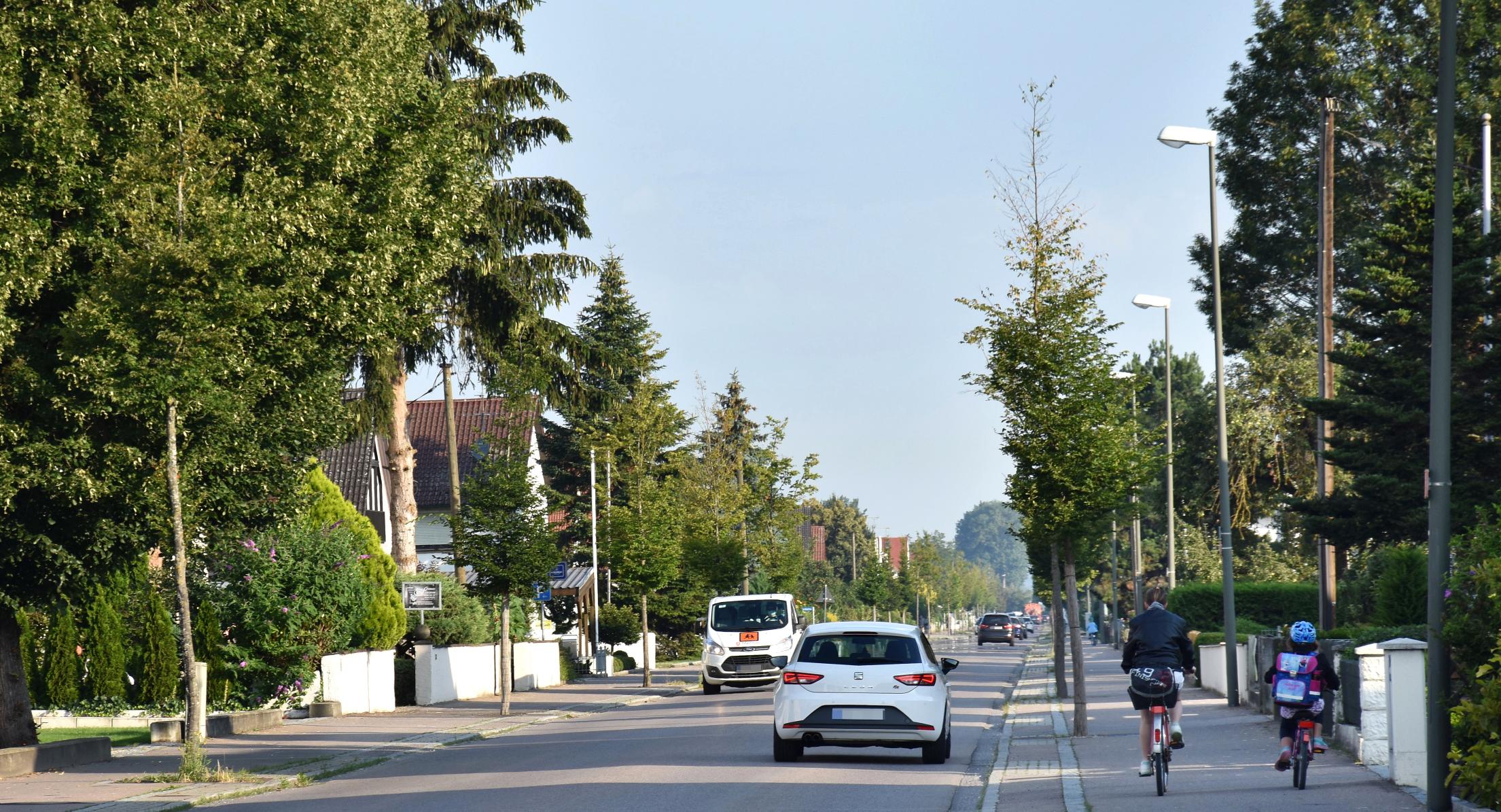 Die Länge hat es in sich: Die Ortsdurchfahrt in Karlshuld zieht sich über fast sechs Kilometern hin. Die Länge hat es in sich: Die Ortsdurchfahrt in Karlshuld zieht sich über fast sechs Kilometern hin.