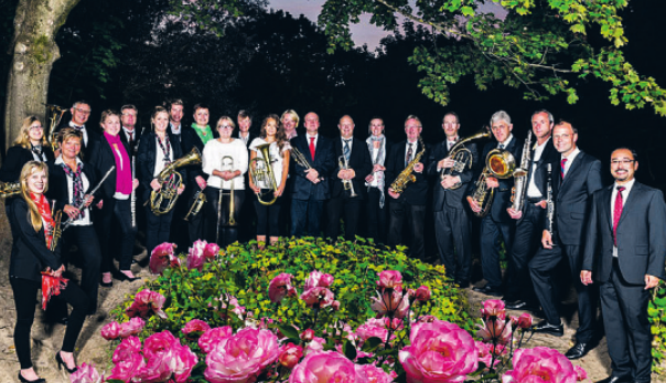 Die Gartenbaumschule Andresen und das Bargteheider Stadtorchester laden ein zu „Melodien im Blumenmeer“