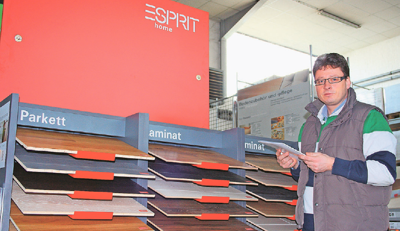 Im Holzmarkt Goebel (im Bild zu sehen ist Inhaber Bernhard Boettel) findet der Kunde die umfangreiche Produktpalette des Baustoffes Holz. Foto: Claus Schloot Im Holzmarkt Goebel (im Bild zu sehen ist Inhaber Bernhard Boettel) findet der Kunde die umfangreiche Produktpalette des Baustoffes Holz. Foto: Claus Schloot
