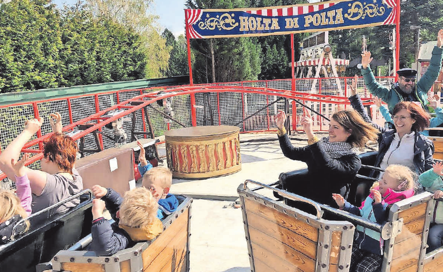 In der Mini-Achterbahn Holta di Polta schlagen Kinderherzen höher. In der Mini-Achterbahn Holta di Polta schlagen Kinderherzen höher.
