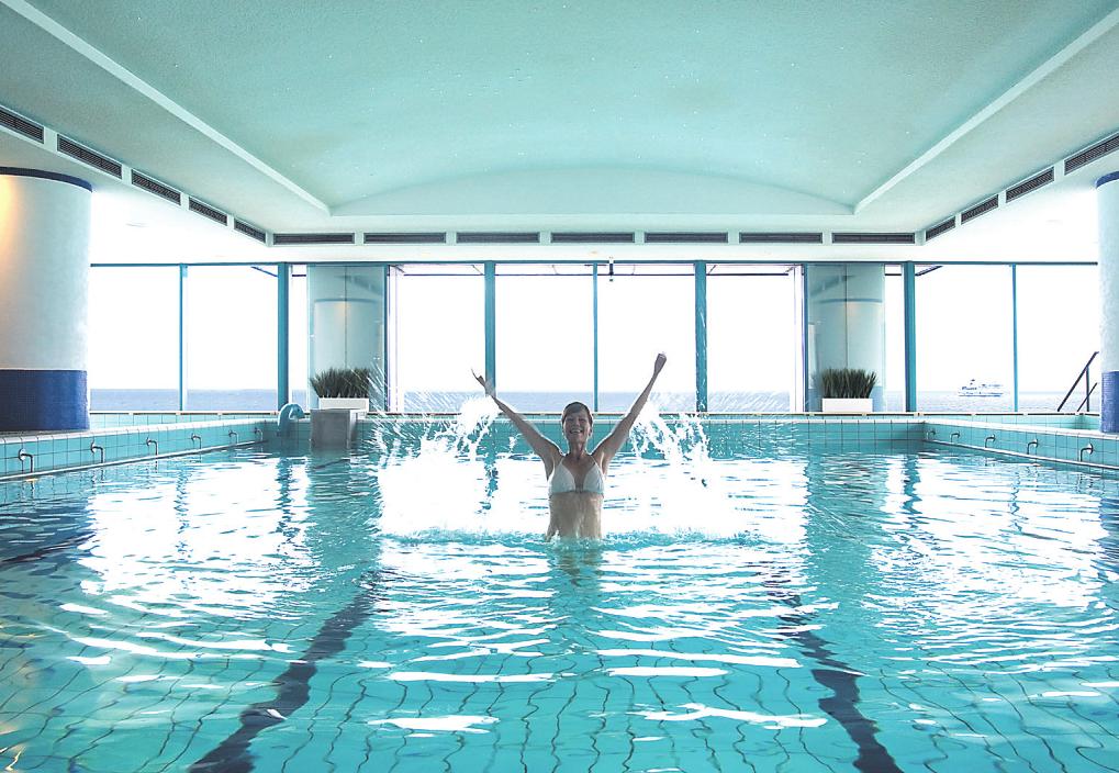 Das Meerwasserschwimmbad im Hotel Neptun begeistert Wellnessfans Foto: Hotel Neptun