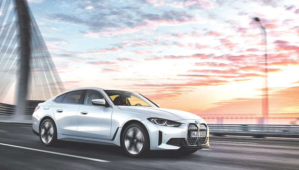 Ein neuer vollelektrischer BMW i4, jüngstes Beispiel bayerischer Ingenieurskunst in Sachen Elektromobilität. Sowohl die Anschaffung eines Elektromobils als auch die Investition in eine Wallbox werden vom Staat gefördert