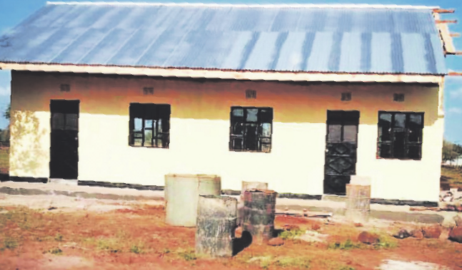 Dieses Schulgebäude konnte der Verein bereits finanzieren und bauen. Bild: Makuyuni e. V. Dieses Schulgebäude konnte der Verein bereits finanzieren und bauen. Bild: Makuyuni e. V.