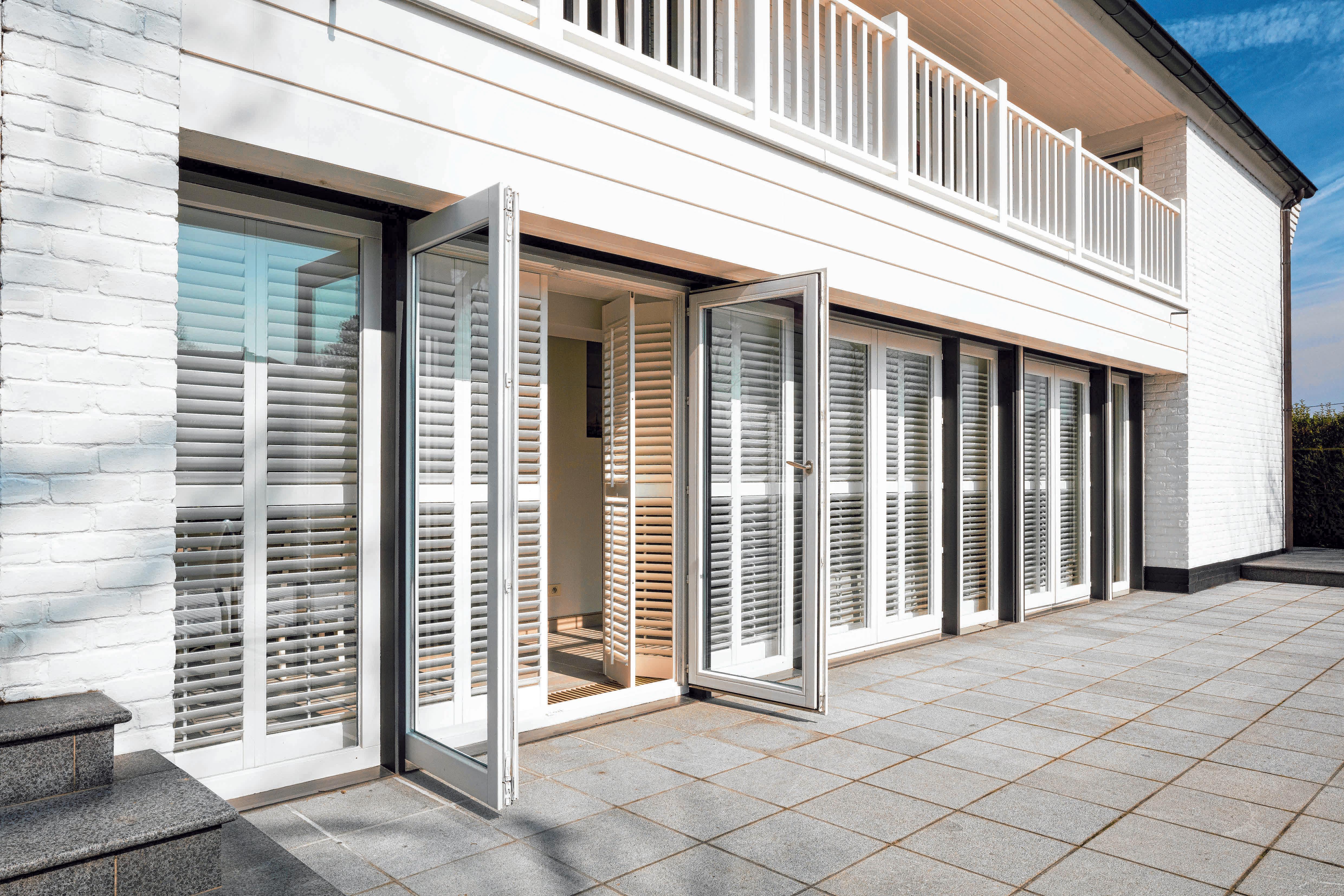 Auch Innenfensterläden sorgen dafür, dass potenzielle Einbrecher abgeschreckt werden. FOTO: ALFONS LENDERS Auch Innenfensterläden sorgen dafür, dass potenzielle Einbrecher abgeschreckt werden. FOTO: ALFONS LENDERS