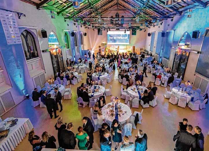 Oben rechts: 170 Festgäste waren zum Ball der Wirtschaft in den Fürstlichen Marstall geladen. Der Wirtschafts Club Wernigerode feierte dort gemeinsam mit den Wirtschaftsjunioren Harzkreis und geladenen Festgästen sein 25-jähriges Bestehen. Fotos: Frank Drechsler Oben rechts: 170 Festgäste waren zum Ball der Wirtschaft in den Fürstlichen Marstall geladen. Der Wirtschafts Club Wernigerode feierte dort gemeinsam mit den Wirtschaftsjunioren Harzkreis und geladenen Festgästen sein 25-jähriges Bestehen. Fotos: Frank Drechsler