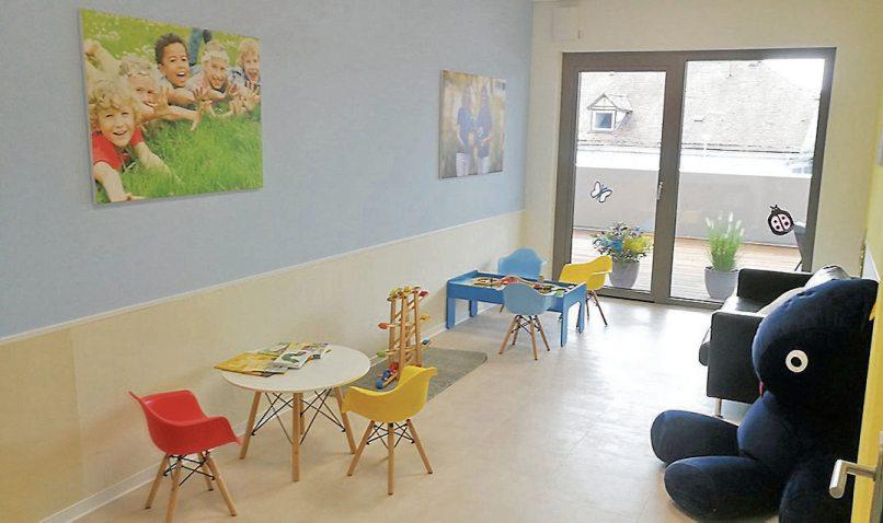Ein separater Spielwartebereich erfreut die kleinen Patienten. Ein separater Spielwartebereich erfreut die kleinen Patienten.