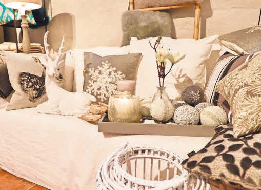 „Baby, it’s cold outside“: Bei Home & Garden gibt es Felle, Decken und Kissen in winterlichen Tönen. „Baby, it’s cold outside“: Bei Home & Garden gibt es Felle, Decken und Kissen in winterlichen Tönen.