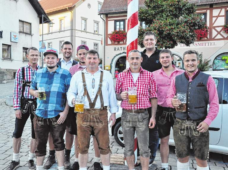 Vorfreude auf die Kirchweih FOTO: MARTIN SCHWEIGER Vorfreude auf die Kirchweih FOTO: MARTIN SCHWEIGER