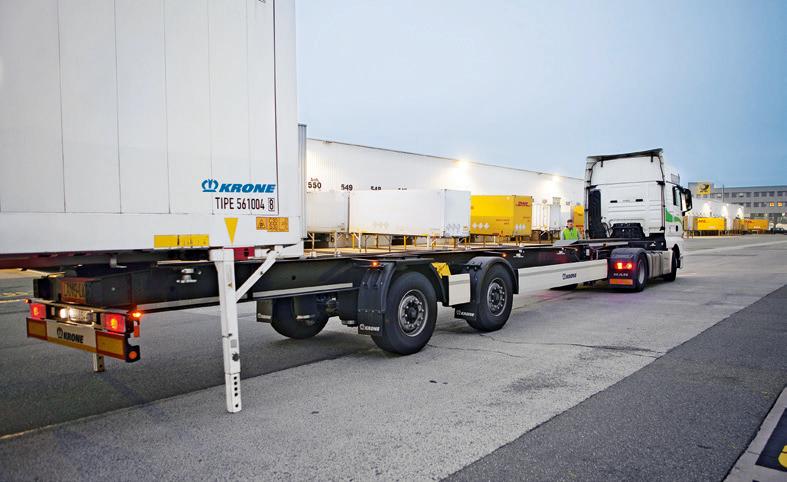 Kombi Fracht already has deployed the new Swap Liner from Krone: The freight forwarder uses it in transport operations for a CEP service provider and uses it to move shipments between Cologne and Hamburg overnight.