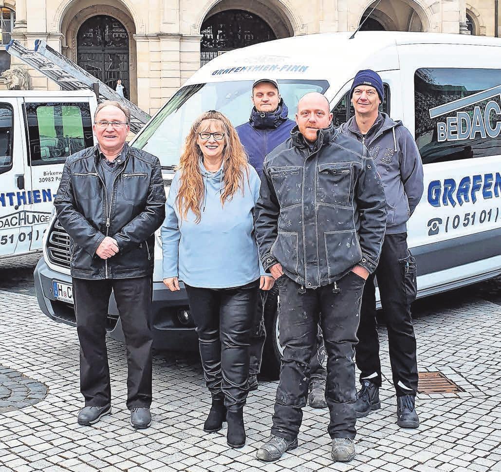 Das Expertenteam von Grafenthien-Finn Bedachungen GmbH erfüllt alle Wünsche seiner Kunden zuverlässig und mit hoher Qualität. Das Expertenteam von Grafenthien-Finn Bedachungen GmbH erfüllt alle Wünsche seiner Kunden zuverlässig und mit hoher Qualität.