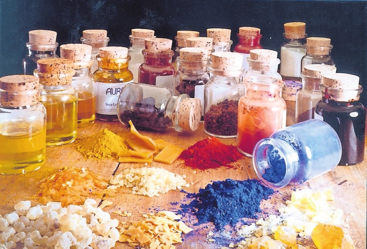 Bunt und gesund – Naturfarben für Wände sind frei von Schadstoffen. Foto: dpa Bunt und gesund – Naturfarben für Wände sind frei von Schadstoffen. Foto: dpa