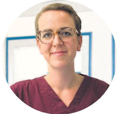 Die Zahnärztin Theresa Grosse ist neu im Team und hat sich unter anderem auf die Endodontie spezialisiert. Die Zahnärztin Theresa Grosse ist neu im Team und hat sich unter anderem auf die Endodontie spezialisiert.