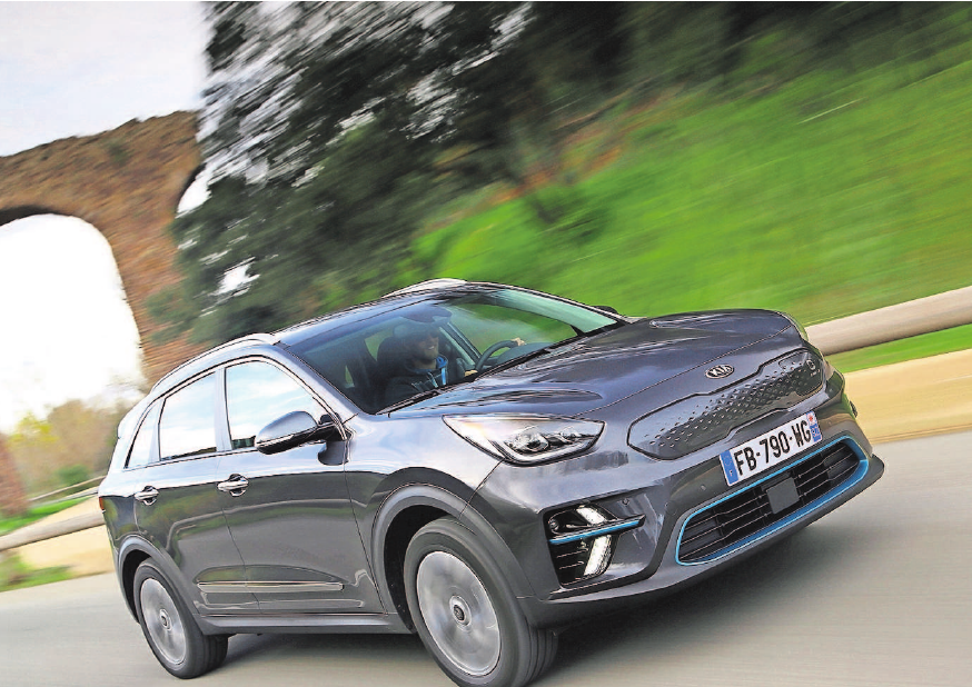 Im Design hebt sich der e-Niro durch charakteristische Erkennungsmerkmale wie den geschlossenen Kühlergrill ab. Im Design hebt sich der e-Niro durch charakteristische Erkennungsmerkmale wie den geschlossenen Kühlergrill ab.
