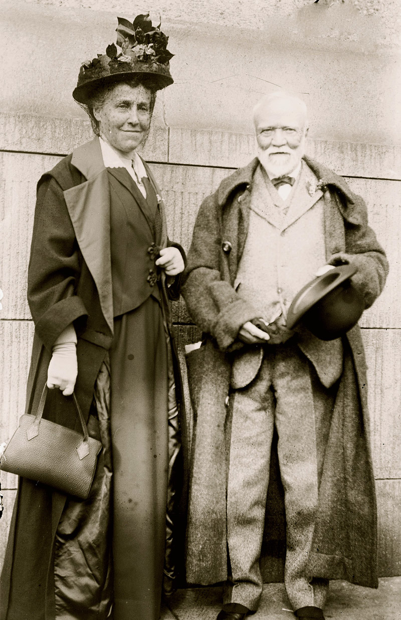 Im großen Stil. Andrew Carnegie (hier mit seiner Frau Louise) förderte Bibliotheken, Wissenschaft und den internationalen Frieden.