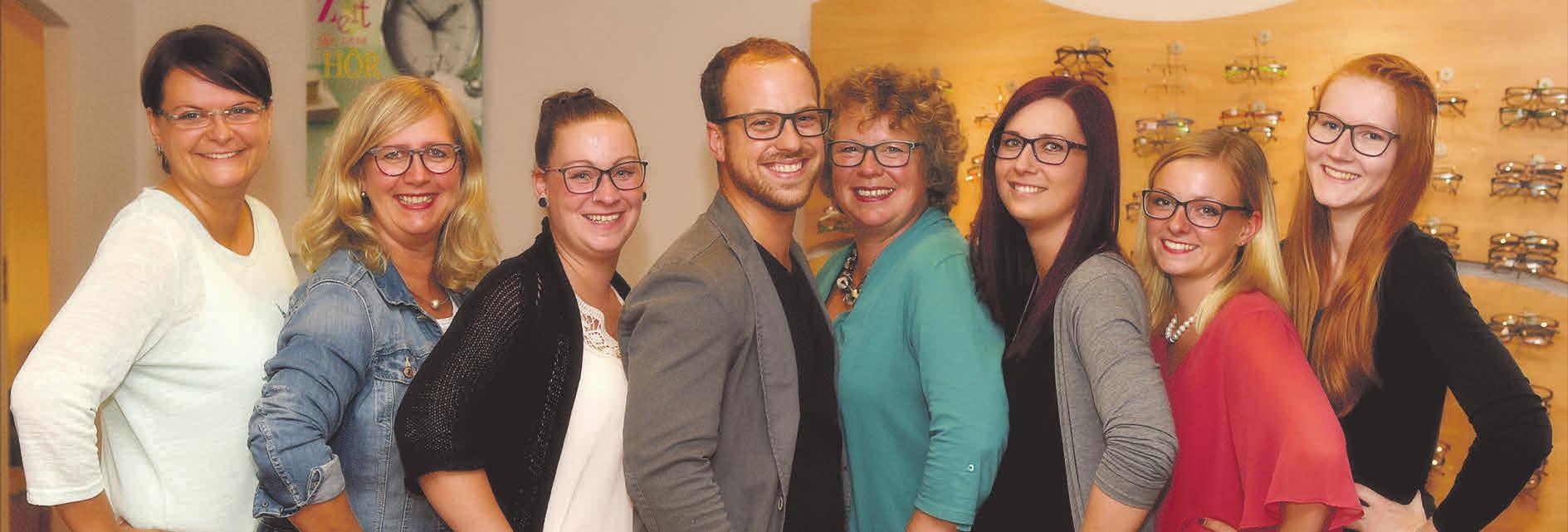 Das Team um Chefin Christiane Paul und Maarten Heschen freut sich, dass Kunden das breit gefächerte Angebot an Brillen, Kontaktlinsen und Hörgeräteakustik so gut annehmen. Das Team um Chefin Christiane Paul und Maarten Heschen freut sich, dass Kunden das breit gefächerte Angebot an Brillen, Kontaktlinsen und Hörgeräteakustik so gut annehmen.