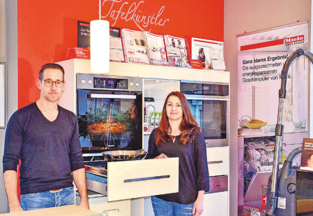 Heiko Petersen und Jana Kretschmer: Service im Kundendienst und im Geschäft in Gieboldehausen. FOTO: HARTWIG Heiko Petersen und Jana Kretschmer: Service im Kundendienst und im Geschäft in Gieboldehausen. FOTO: HARTWIG
