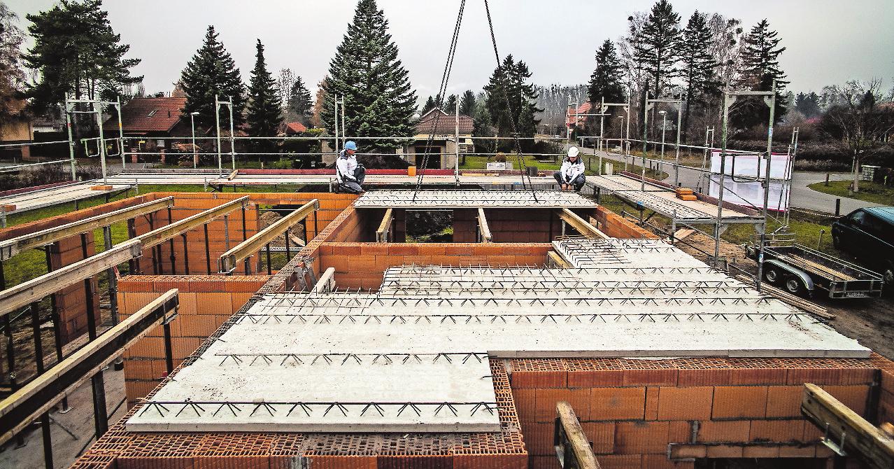Viele moderne Baustoffe lassen sich bei Temperaturen bis zu fünf Grad plus noch gut verarbeiten, darunter kann es zu Schäden kommen. FOTO: BAUHERREN-SCHUTZBUND E.V. Viele moderne Baustoffe lassen sich bei Temperaturen bis zu fünf Grad plus noch gut verarbeiten, darunter kann es zu Schäden kommen. FOTO: BAUHERREN-SCHUTZBUND E.V.