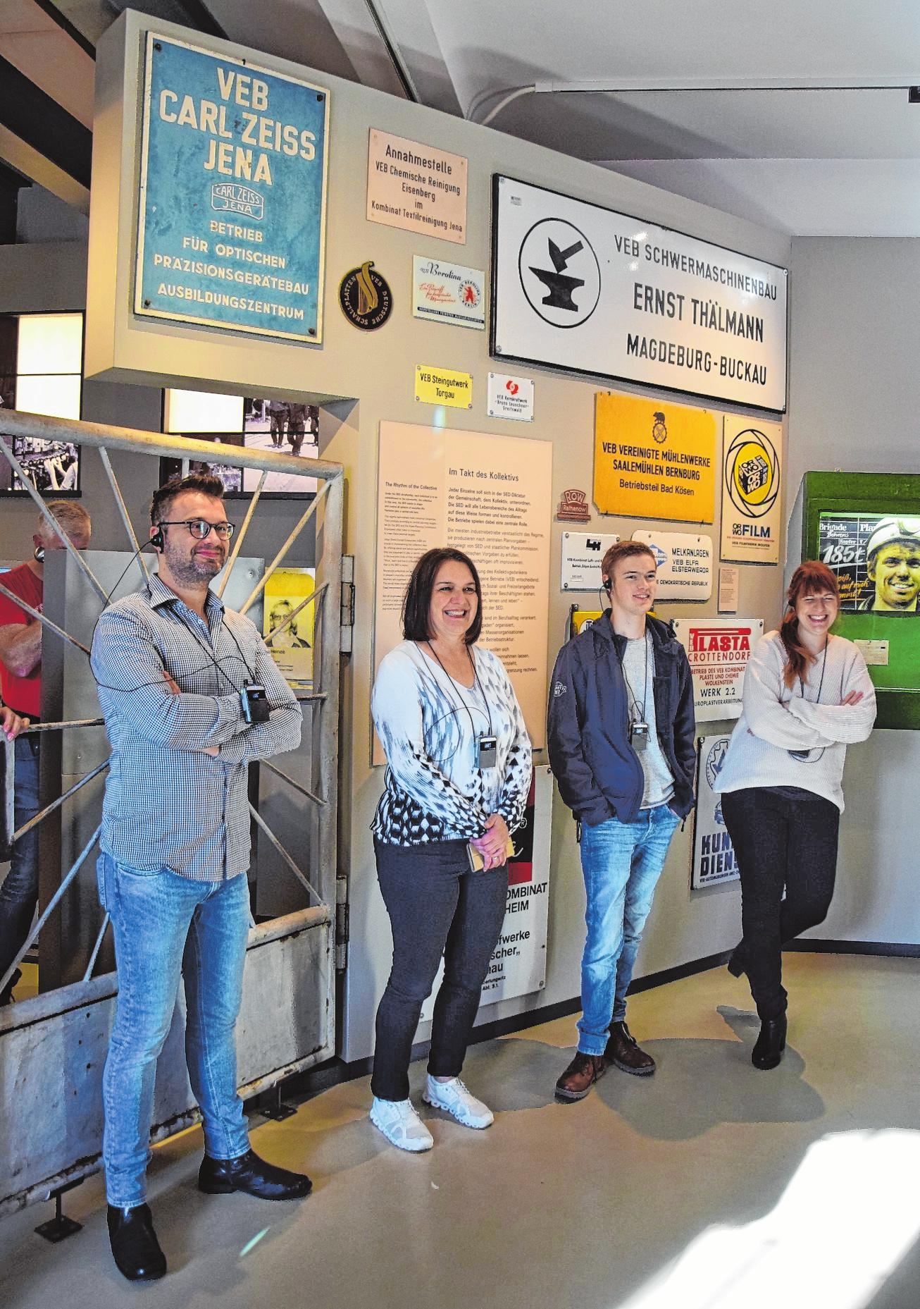 Sebastian Bünner, Anita Schmitt, Moritz Hüfner und Bernadette Köth lauschen den Ausführungen von Andreas Falge. Sebastian Bünner, Anita Schmitt, Moritz Hüfner und Bernadette Köth lauschen den Ausführungen von Andreas Falge.