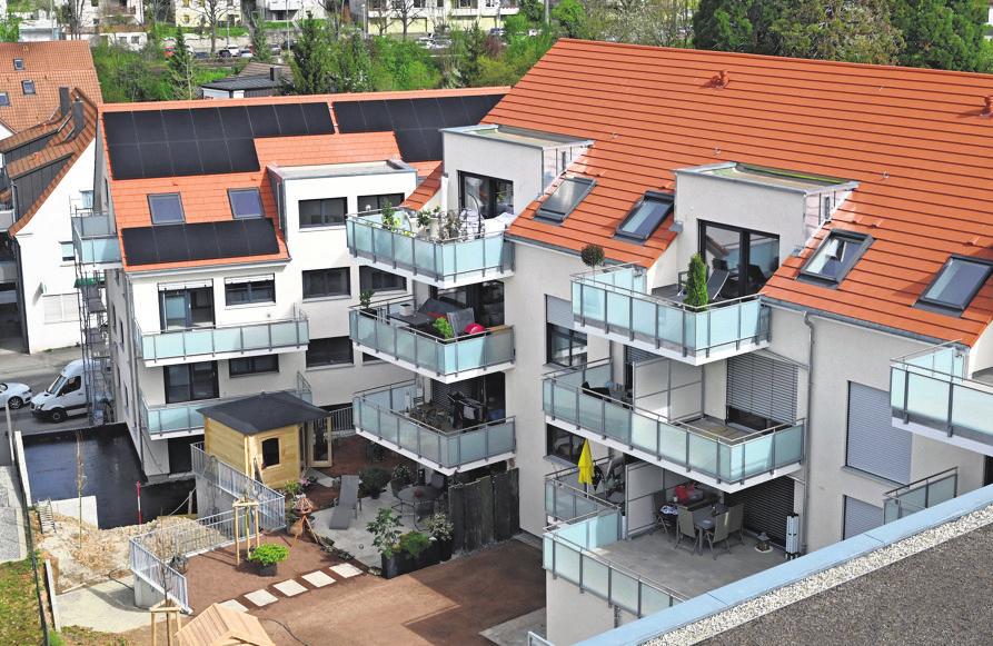 Die Wohnungen sind alle auf den Innenhof ausgerichtet und haben entweder einen Balkon oder einen Gartenanteil.