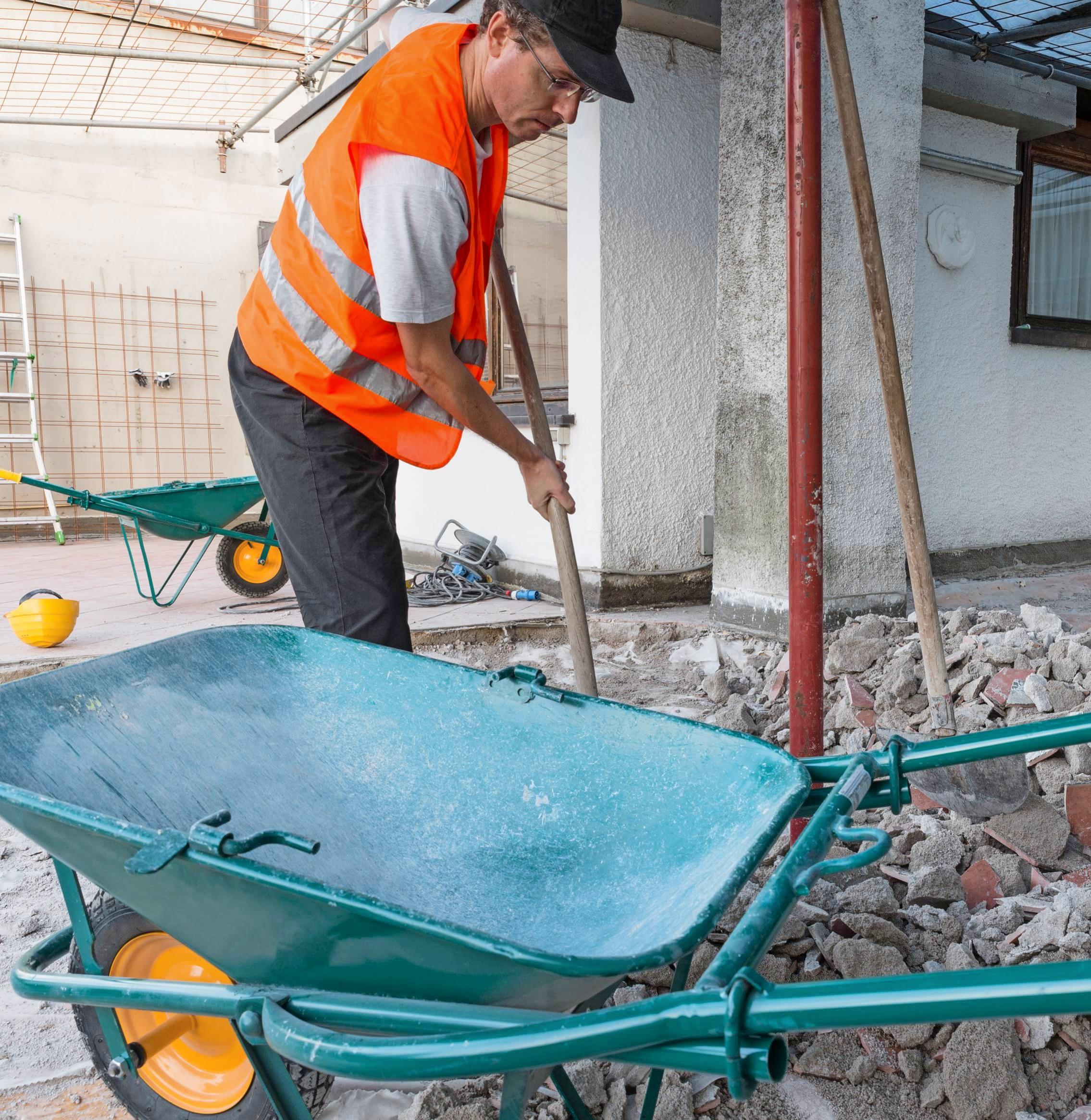 Den Bauschutt zu trennen, spart Geld. Zudem ist eine sortenreine Aufteilung sinnvoll, weil einige Materialien Schadstoffe enthalten. Foto: AleMasche72/stock.adobe.com Den Bauschutt zu trennen, spart Geld. Zudem ist eine sortenreine Aufteilung sinnvoll, weil einige Materialien Schadstoffe enthalten. Foto: AleMasche72/stock.adobe.com