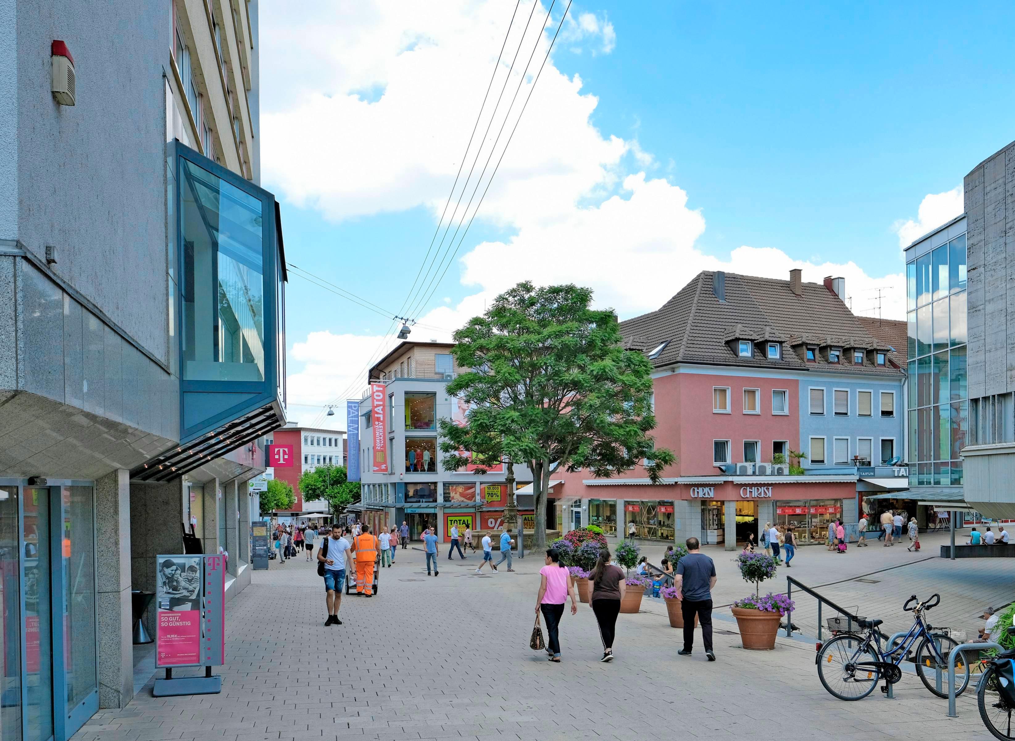 Immer mehr Geschäfte haben auch in Heilbronn wieder geöffnet und sind mit gewohnt gutem Service für die Kunden da. Immer mehr Geschäfte haben auch in Heilbronn wieder geöffnet und sind mit gewohnt gutem Service für die Kunden da.