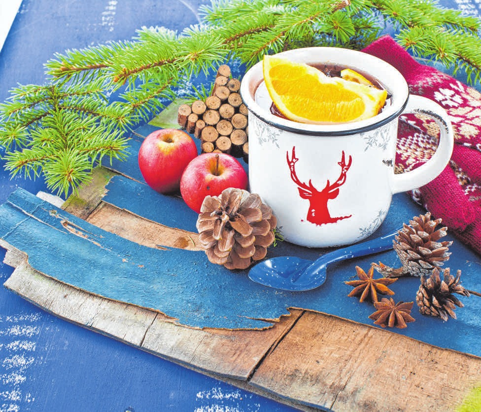 Heisser Punsch mit frischen Orangen. FOTO:PRIVAT Heisser Punsch mit frischen Orangen. FOTO:PRIVAT