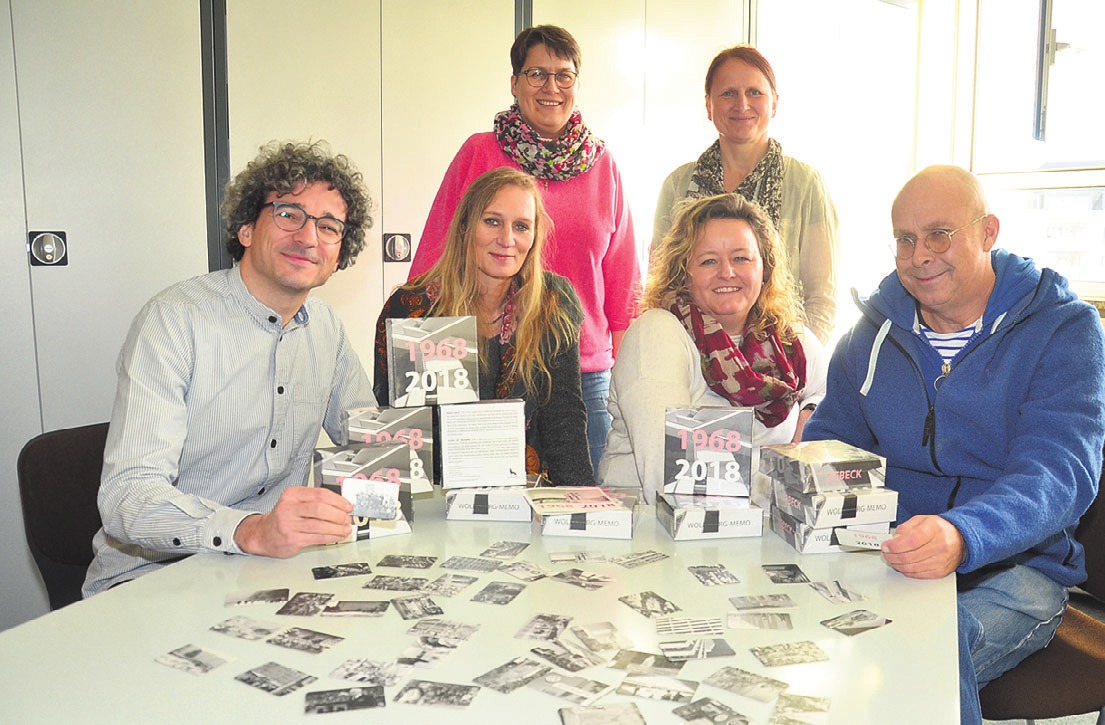 Der Rat der Stadt Wolfsburg brachte den Kita-Neubau der St.-Petrus-Gemeinde auf den Weg. Die Eichendorff-Schule darf nach Beschluss jetzt mehr als 30 Mitarbeiter des IZS und Fotograf „Ali“ Altschaffel (r.) stellten das Memo-Spiel mit den Wolfsburger Fotos im IZS in der Goethestraße vor. Der Rat der Stadt Wolfsburg brachte den Kita-Neubau der St.-Petrus-Gemeinde auf den Weg. Die Eichendorff-Schule darf nach Beschluss jetzt mehr als 30 Mitarbeiter des IZS und Fotograf „Ali“ Altschaffel (r.) stellten das Memo-Spiel mit den Wolfsburger Fotos im IZS in der Goethestraße vor.