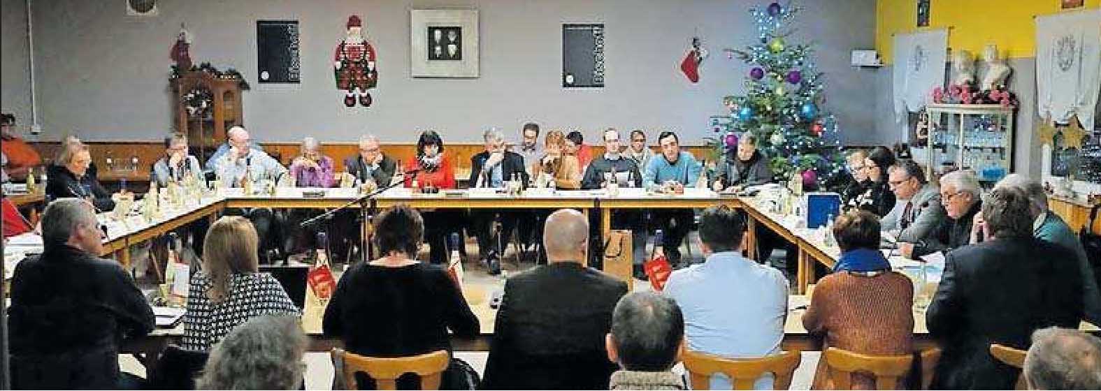 Historischer Moment: Am 19. Dezember hat sich der Verbandsgemeinderat Rockenhausen zur letzten Sitzung vor der Auflösung der VG getroffen. Tagungsort war die Gaststätte „Zum Häcksler“ in Seelen. Auch die steht nun leer – wassich, wie der Bürgermeister hofft, bald ändern wird. FOTO: HAMM Historischer Moment: Am 19. Dezember hat sich der Verbandsgemeinderat Rockenhausen zur letzten Sitzung vor der Auflösung der VG getroffen. Tagungsort war die Gaststätte „Zum Häcksler“ in Seelen. Auch die steht nun leer – wassich, wie der Bürgermeister hofft, bald ändern wird. FOTO: HAMM