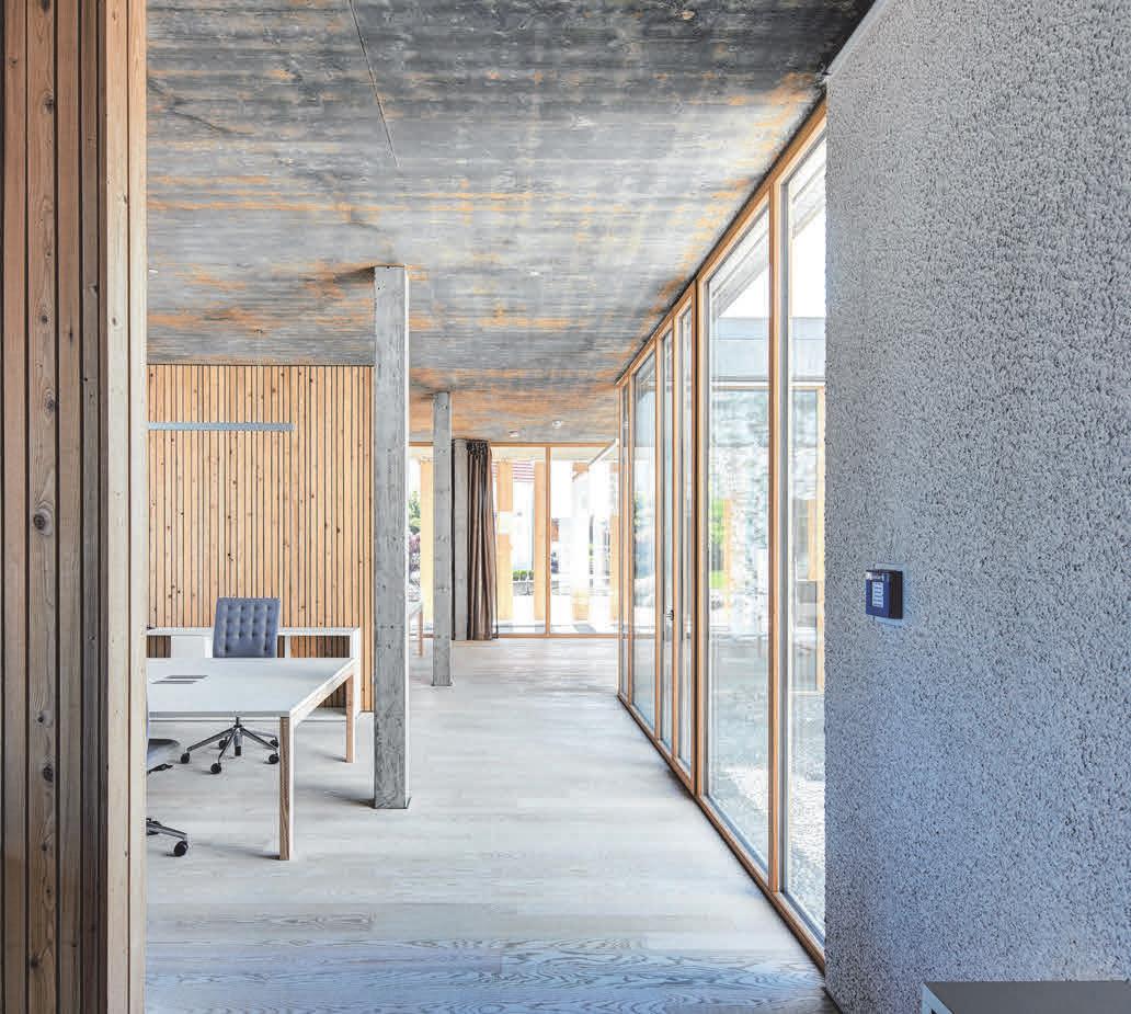 Holz und Beton sind die bestimmenden Elemente des neuen Bürogebäudes bei Fritschle. FOTO: CONNE VAN D GRACHTEN