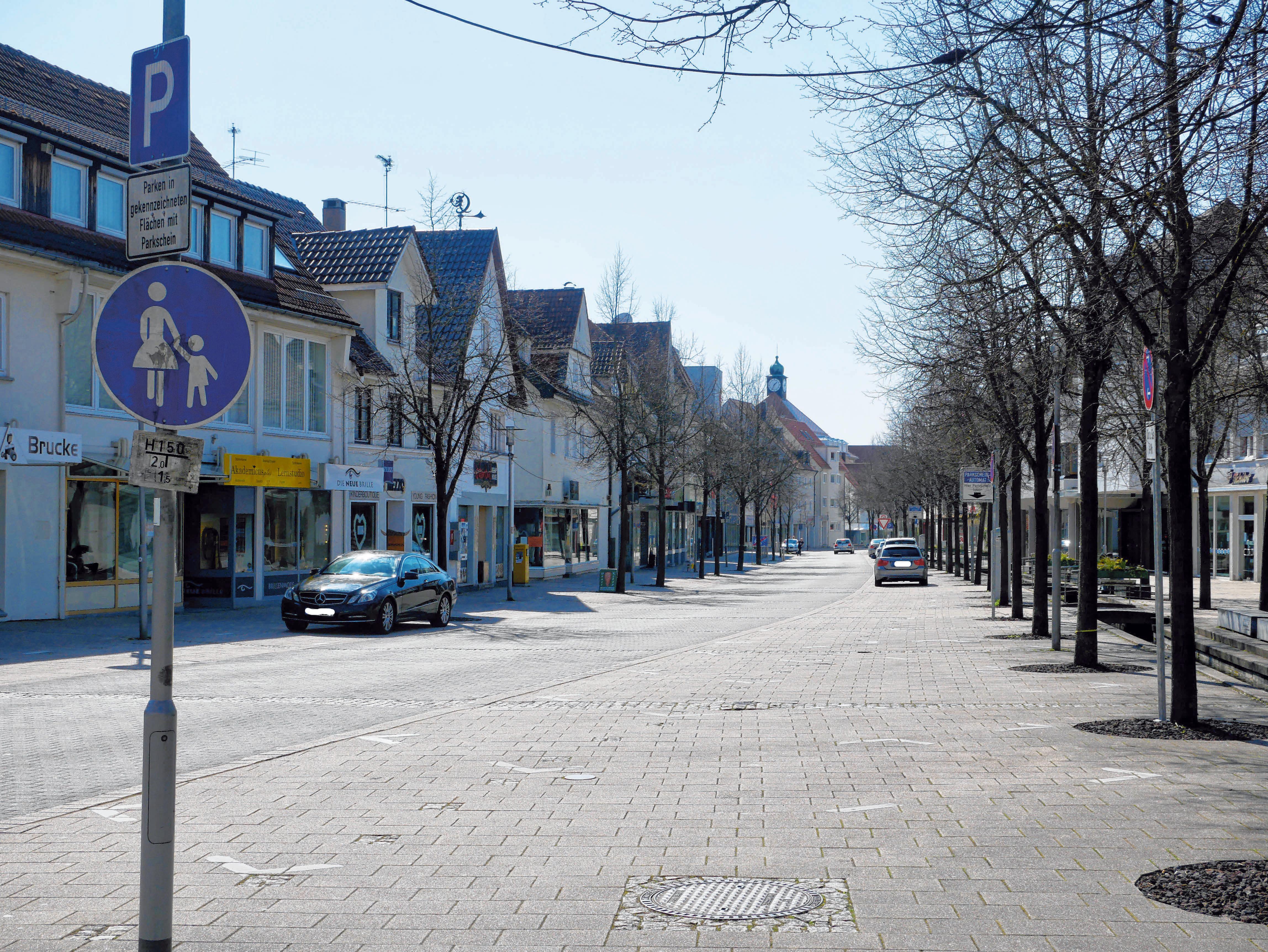 Leere Strassen und geschlossene Geschäfte prägen derzeit Laupheims Innenstadt. FOTO: BARBARA BRAIG Leere Strassen und geschlossene Geschäfte prägen derzeit Laupheims Innenstadt. FOTO: BARBARA BRAIG