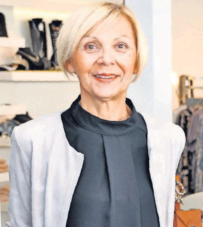 Inhaberin Gabriele Fiedler-Ksiazyk von Gabys Mode am Markt freut sich auf viele Besucher. Inhaberin Gabriele Fiedler-Ksiazyk von Gabys Mode am Markt freut sich auf viele Besucher.