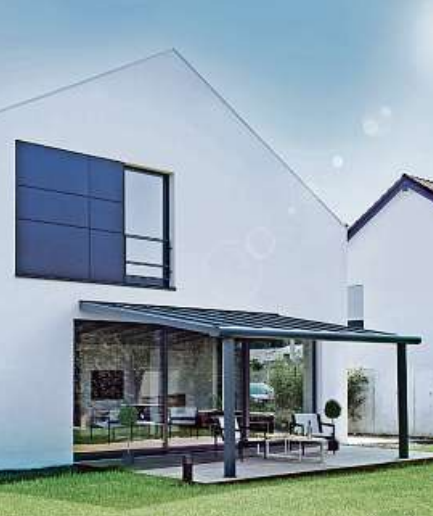 Mit einem Solardach machen sich Hauseigentümer unabhängiger von steigenden Energiepreisen.