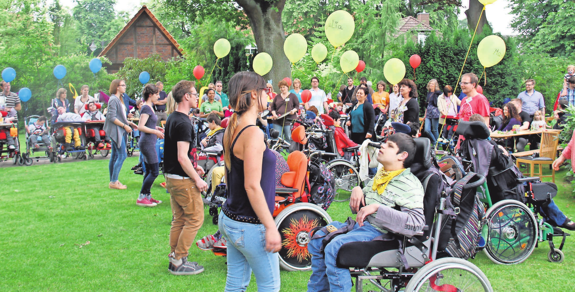 Die Bewohner*Innen des Kinder-Pflegeheims Mellendorf feiern Feste und leben zusammen. Die Bewohner*Innen des Kinder-Pflegeheims Mellendorf feiern Feste und leben zusammen.