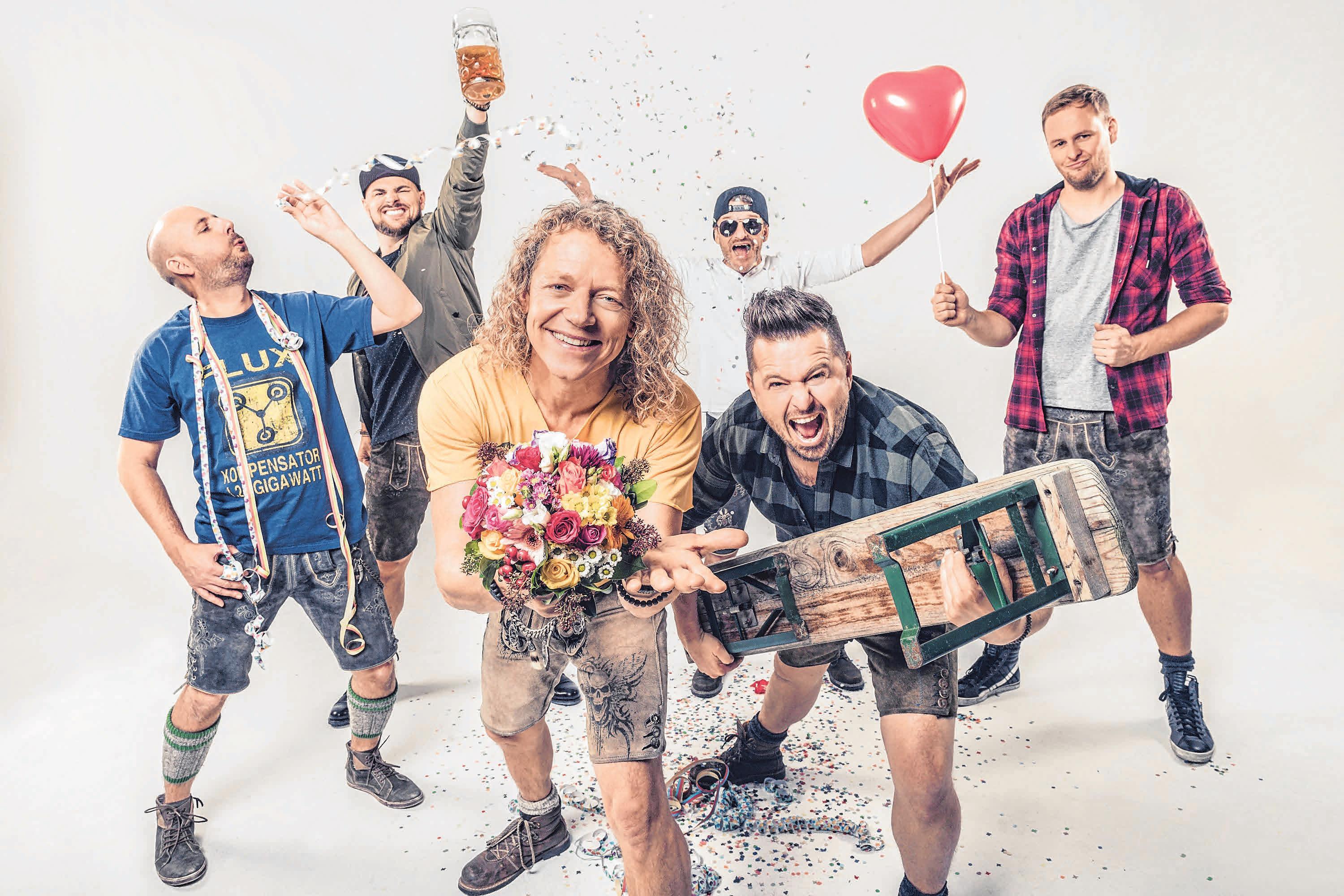 Die „Troglauer Buam“ bringen Heavy Volxmusik auf die Oktoberfestparty nach Feldhausen. FOTO: HOLGER FICHTNER & PATRICK Die „Troglauer Buam“ bringen Heavy Volxmusik auf die Oktoberfestparty nach Feldhausen. FOTO: HOLGER FICHTNER & PATRICK