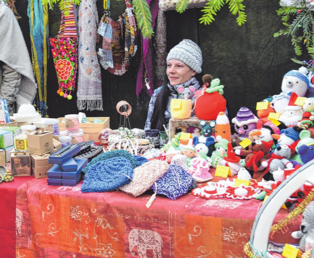 Selbst Gebasteltes, Gestricktes, Geschnitztes... Der Möhringer Adventsmarkt lebt von seinem Angebot, das viel mehr ist als ein Krämermarkt. Selbst Gebasteltes, Gestricktes, Geschnitztes... Der Möhringer Adventsmarkt lebt von seinem Angebot, das viel mehr ist als ein Krämermarkt.