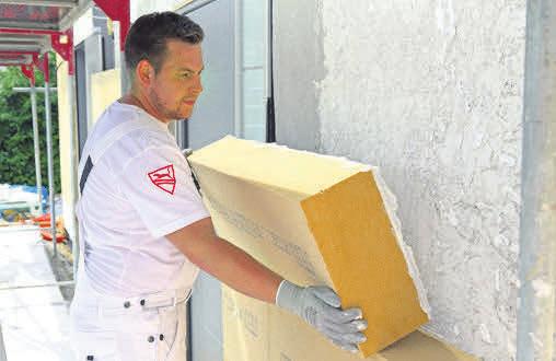 Langlebig und robust: Holzfaser-Dämmplatten geben der Fassade des renovierten Eigenheims wirtschaftlichen und wertbeständigen Schutz vor allen äußeren Einflüssen. Foto: djd/steico.com Langlebig und robust: Holzfaser-Dämmplatten geben der Fassade des renovierten Eigenheims wirtschaftlichen und wertbeständigen Schutz vor allen äußeren Einflüssen. Foto: djd/steico.com